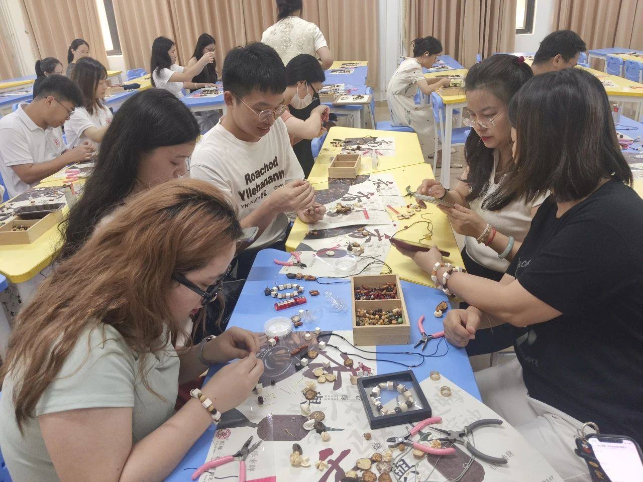 【EAP实践】本草匠心疗师心：中药饰品减压坊助力教职工解锁“心灵SPA”